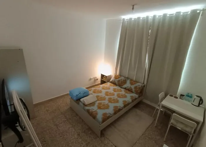 Affordable Transient - Not A Hotel - Sharing Kitchen And Washrooms