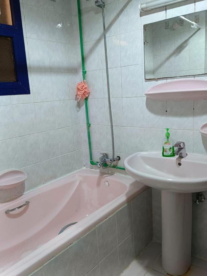 Affordable Transient - Not A - Sharing Kitchen And Washrooms *
