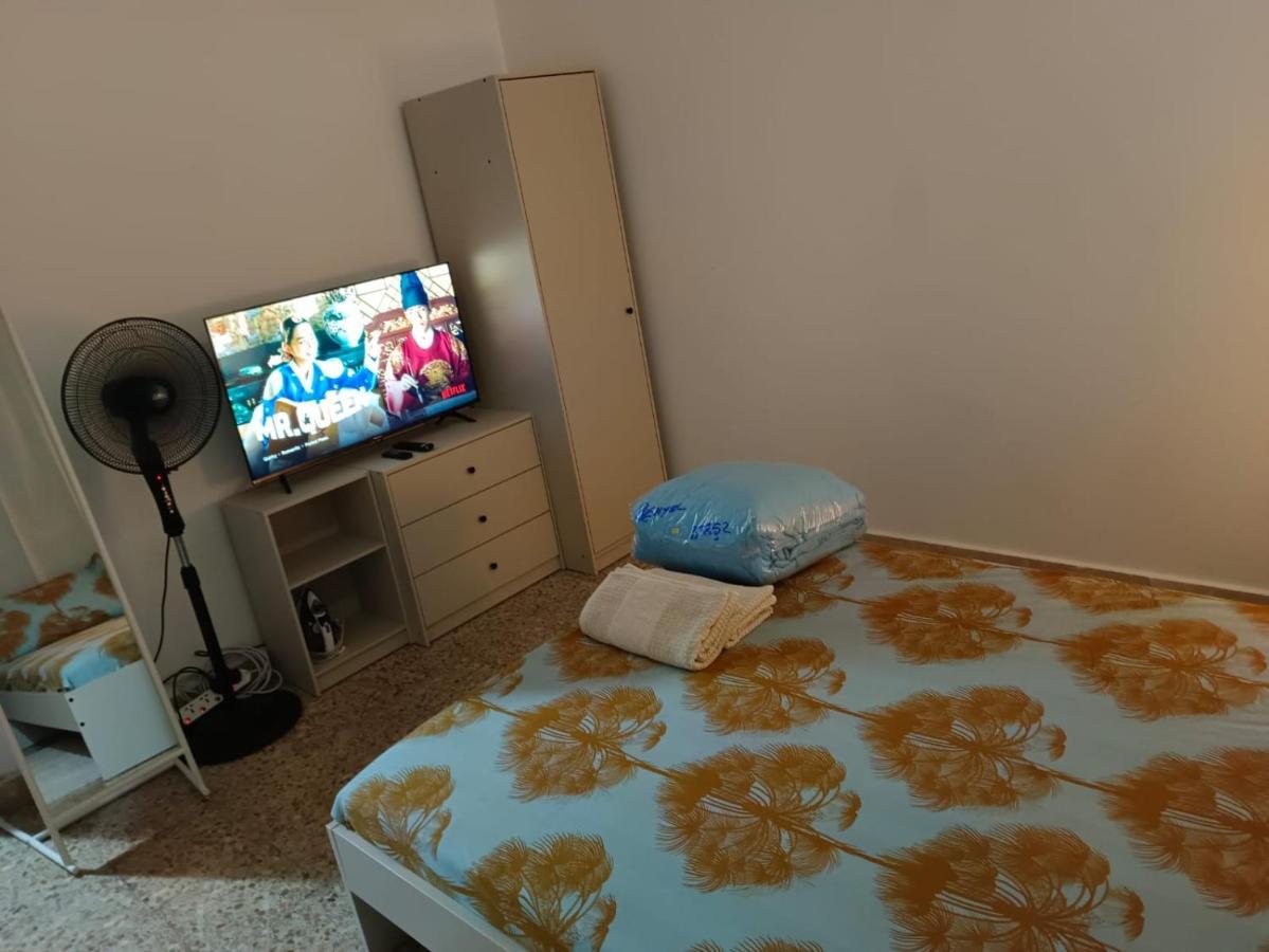 Affordable Transient - Not A - Sharing Kitchen And Washrooms Privatunterkunft