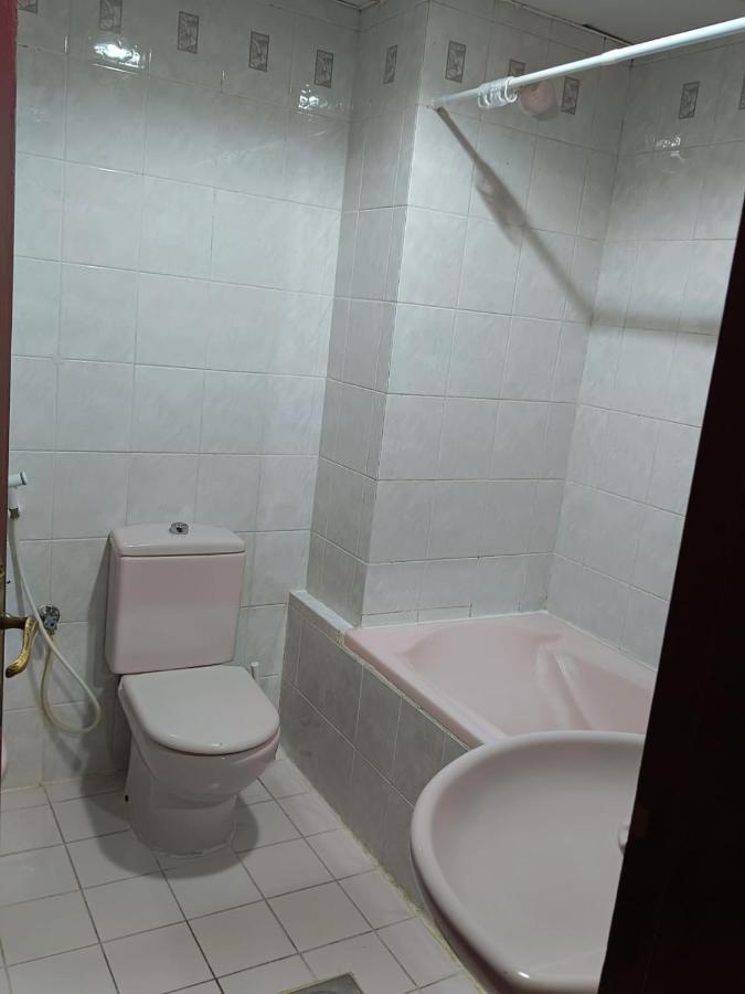 Affordable Transient - Not A - Sharing Kitchen And Washrooms Privatunterkunft *