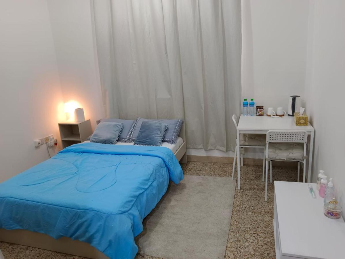 Privatunterkunft Affordable Transient - Not A - Sharing Kitchen And Washrooms *