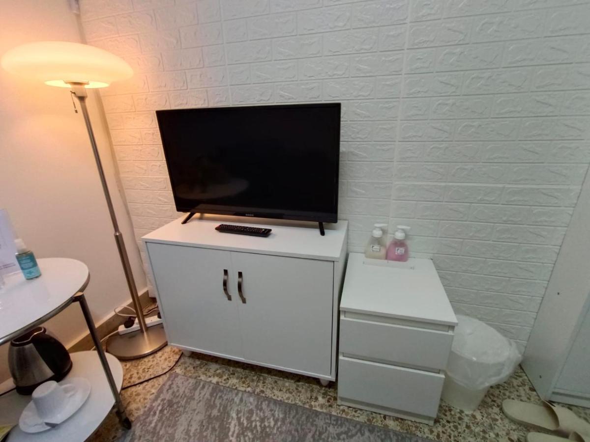Affordable Transient - Not A - Sharing Kitchen And Washrooms