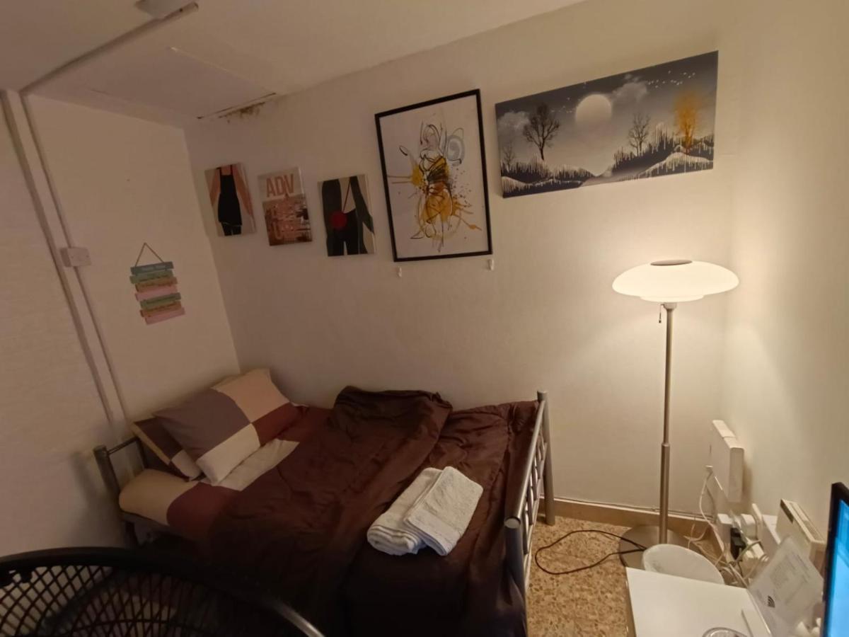 Affordable Transient - Not A - Sharing Kitchen And Washrooms *
