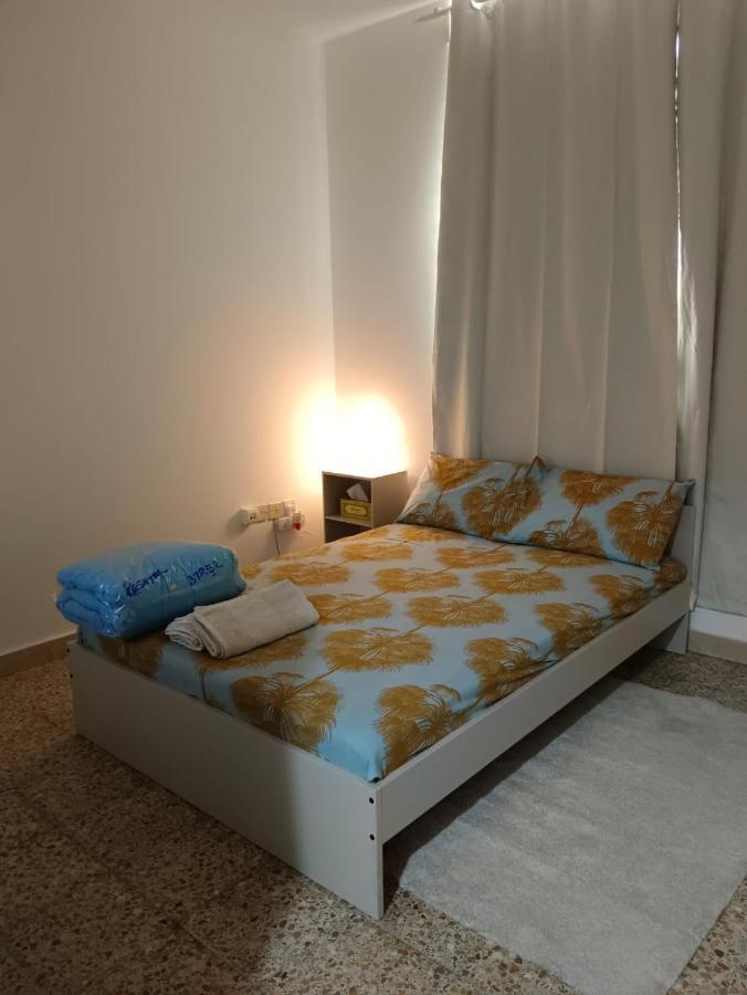 Hospedagem domiciliar Affordable Transient - Not A - Sharing Kitchen And Washrooms
