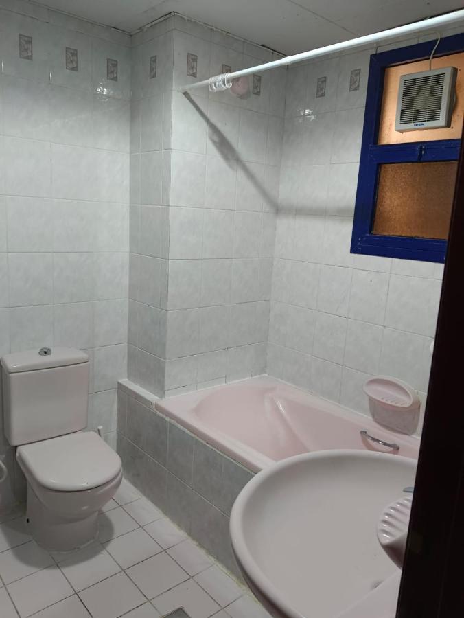 Hospedagem domiciliar Affordable Transient - Not A - Sharing Kitchen And Washrooms
