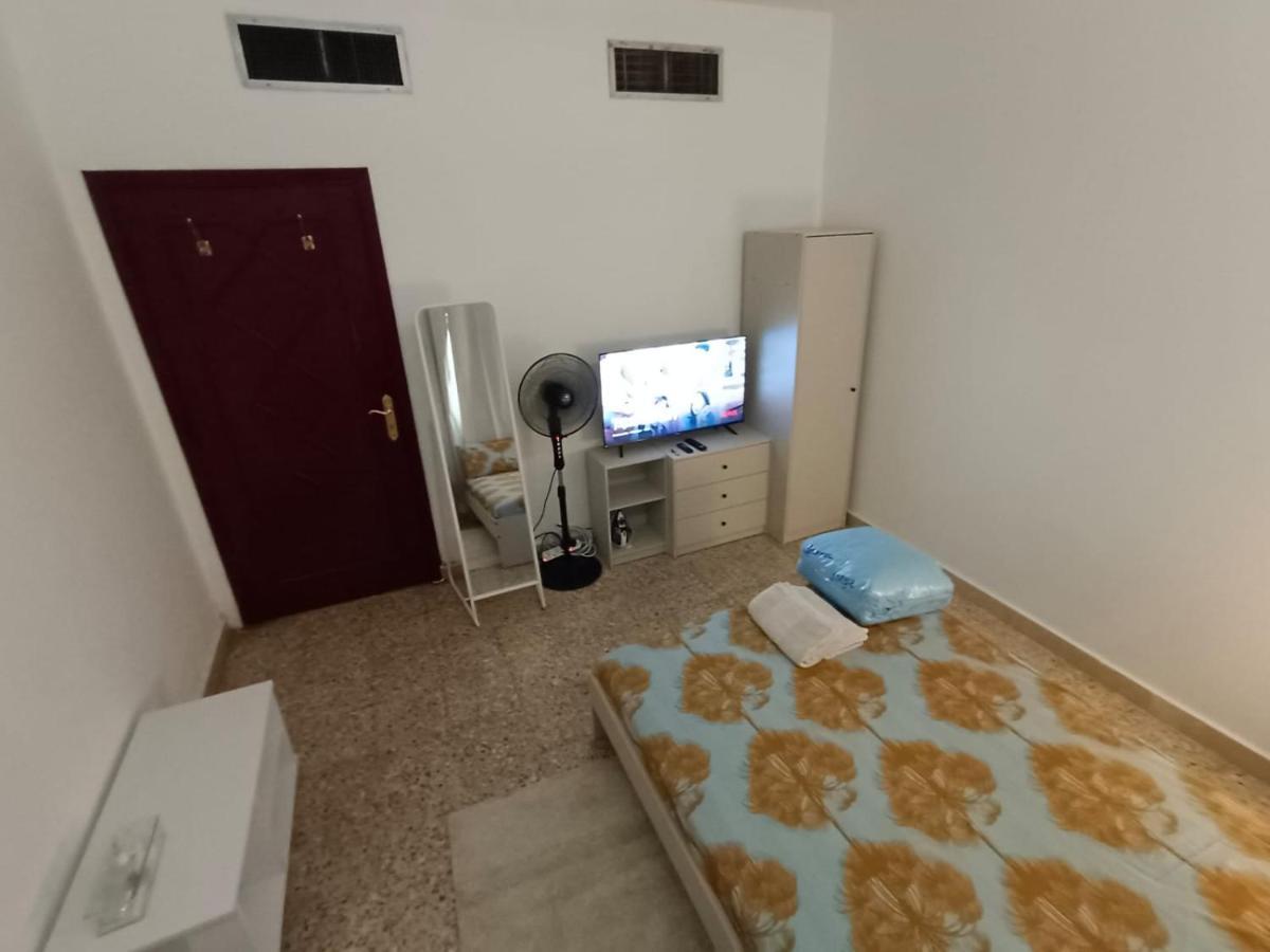Affordable Transient - Not A - Sharing Kitchen And Washrooms *