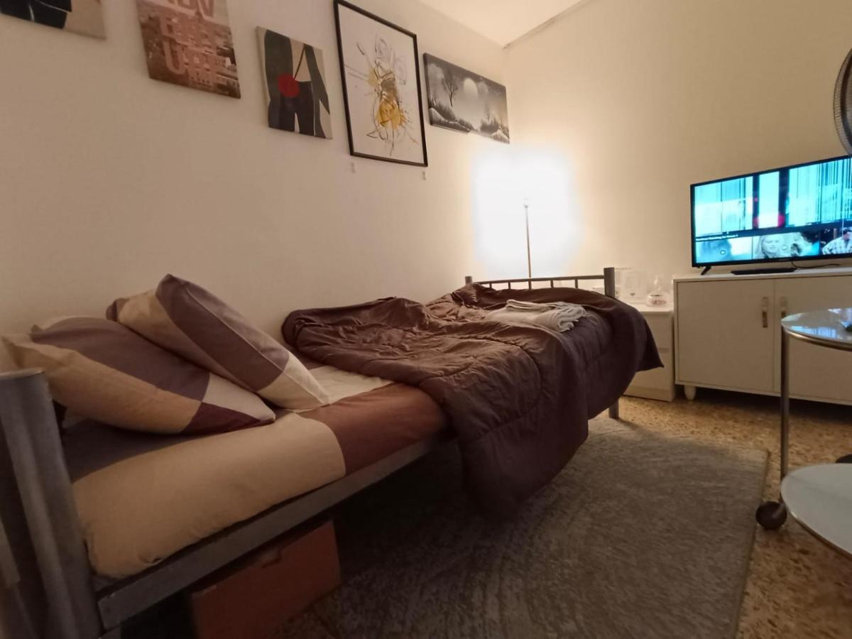 Affordable Transient - Not A - Sharing Kitchen And Washrooms Homestay *